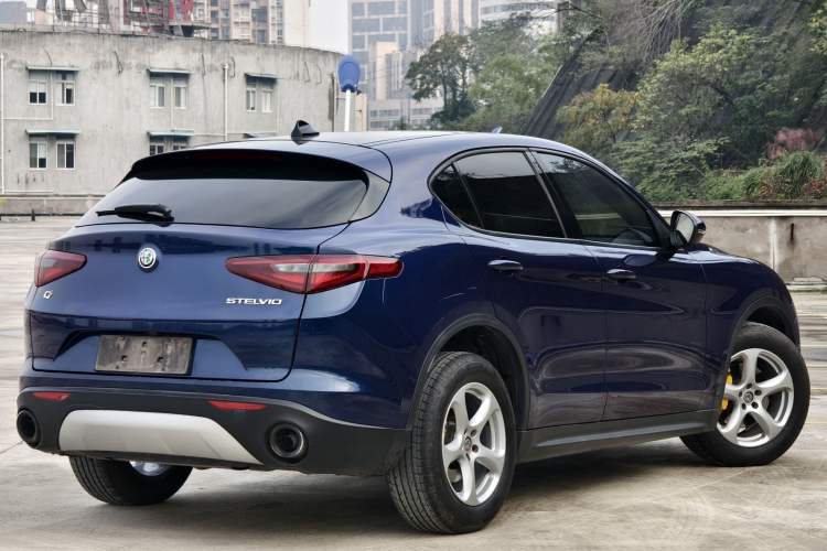 Used Alfa Romeo Stelvio 2017 2.0T 200HP Elite Edition Exterior 7