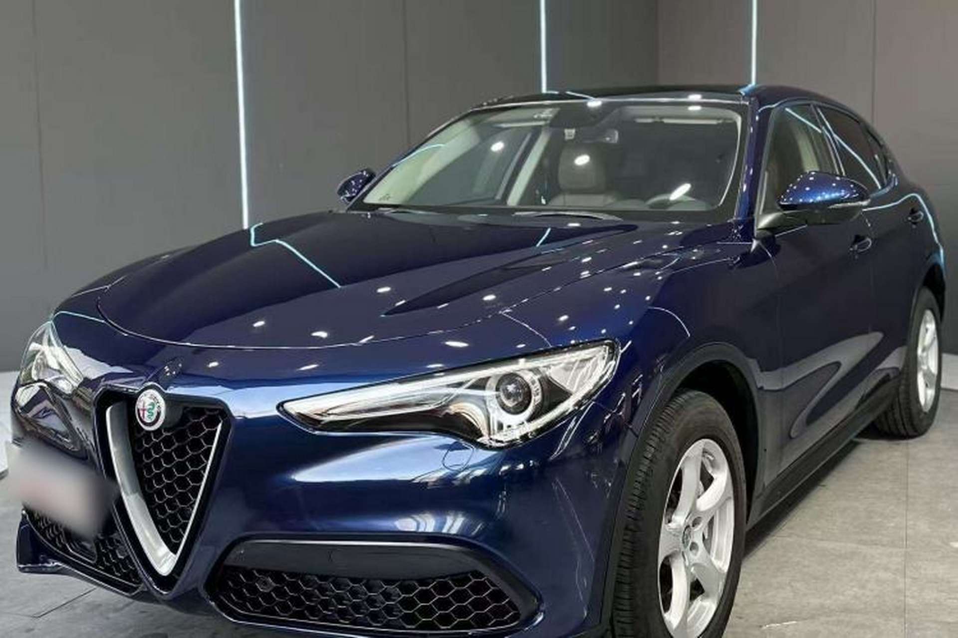 Used Alfa Romeo Stelvio 2017 2.0T 200HP Elite Edition Front Left 45 Deg