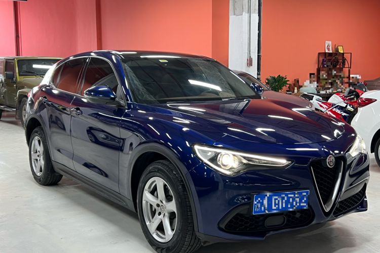 Used Alfa Romeo Stelvio 2017 2.0T 200HP Elite Edition Front Right 45 Deg