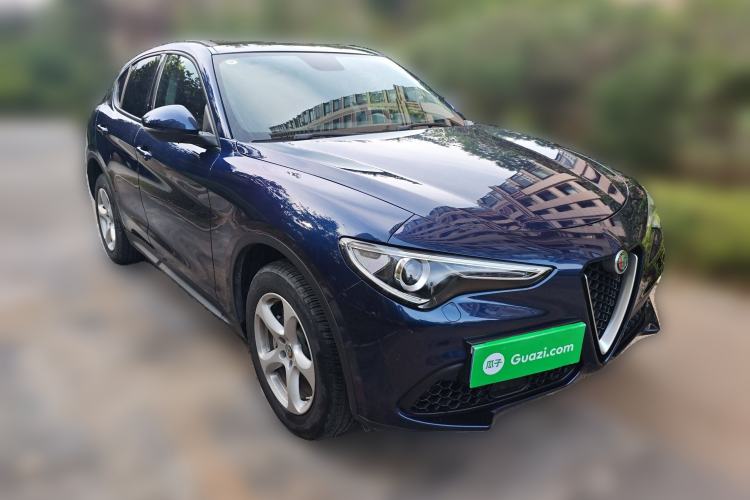 Used Alfa Romeo Stelvio 2017 2.0T 200HP Elite Edition Front Right 45 Deg