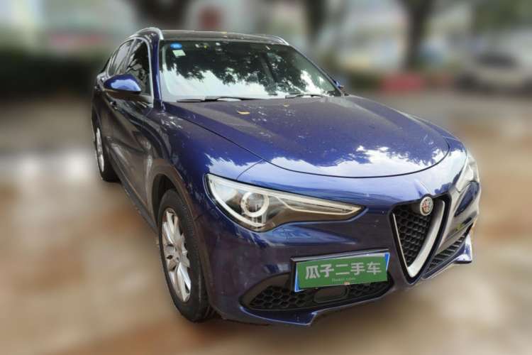 Used Alfa Romeo Stelvio 2017 2.0T 280HP Luxury Edition Front Right 45 Deg