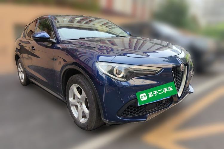 Used Alfa Romeo Stelvio 2017 2.0T 200HP Elite Edition Front Right 45 Deg