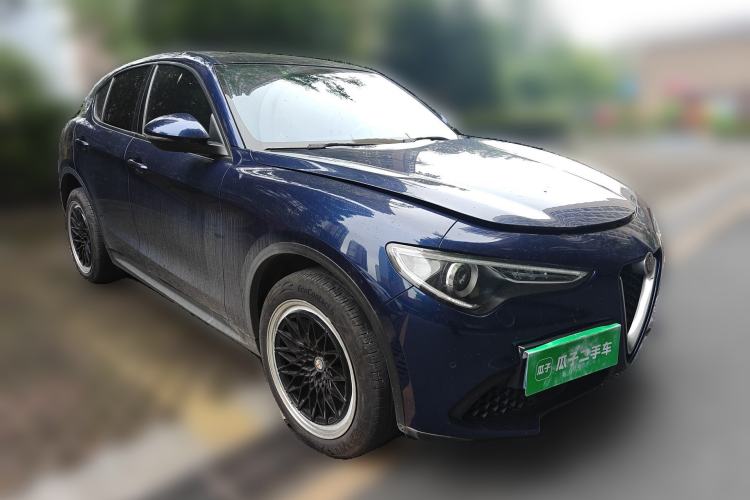 Used Alfa Romeo Stelvio 2017 2.0T 200HP Elite Edition Front Right 45 Deg