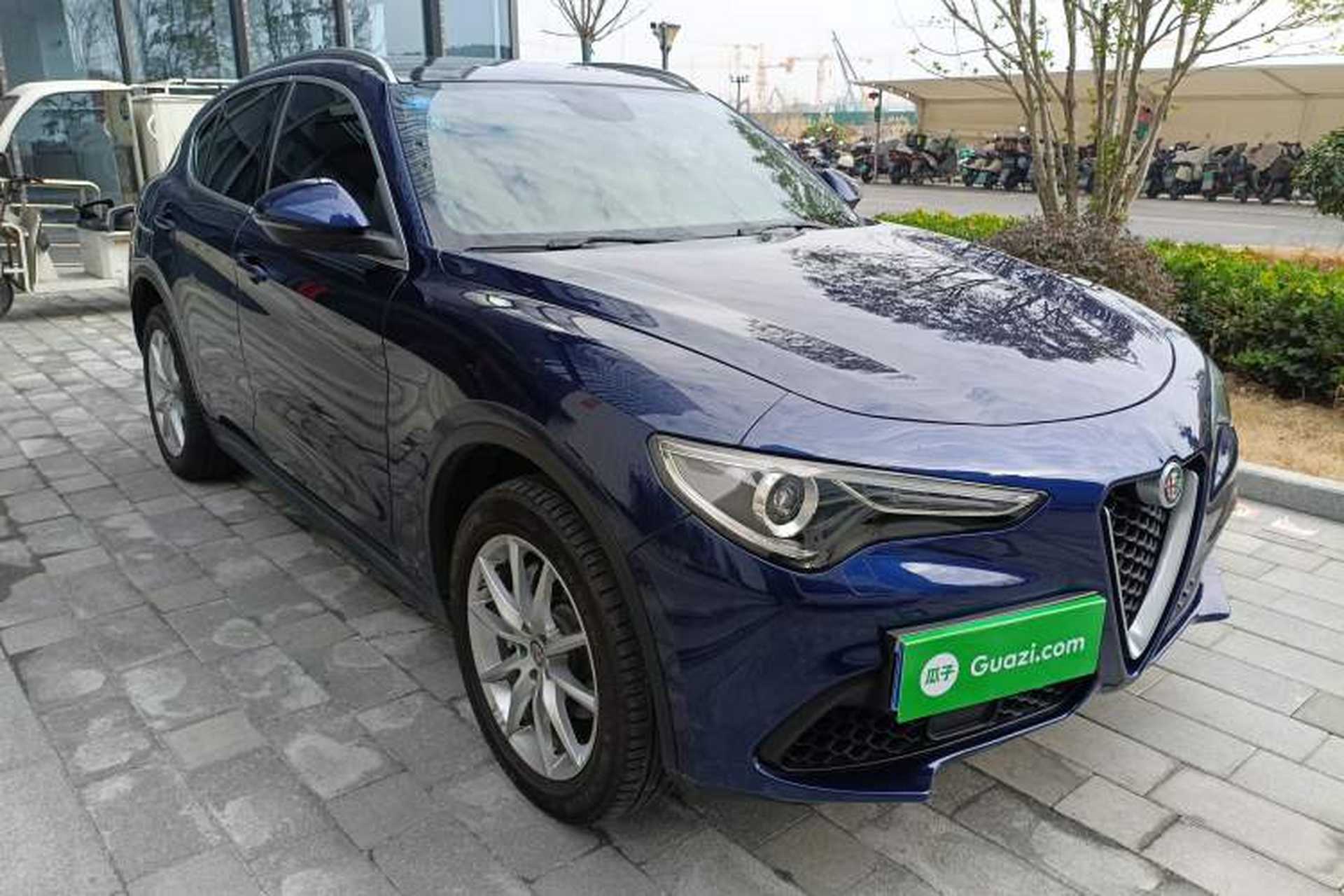Used Alfa Romeo Stelvio 2017 2.0T 200HP Luxury Edition Front Right 45 Deg