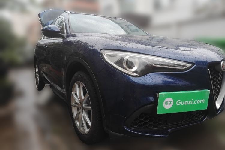 Used Alfa Romeo Stelvio 2017 2.0T 200HP Luxury Edition Front Right 45 Deg