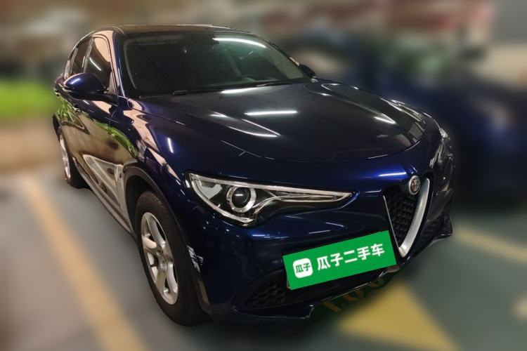 Used Alfa Romeo Stelvio 2017 2.0T 200HP Elite Edition Front Right 45 Deg