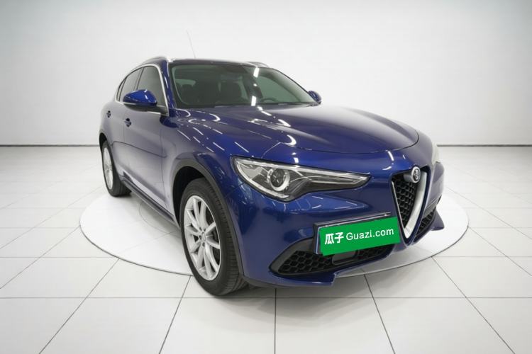 Used Alfa Romeo Stelvio 2017 2.0T 200HP Luxury Edition Front Right 45 Deg