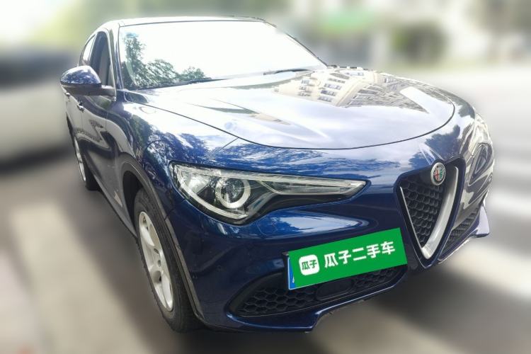Used Alfa Romeo Stelvio 2017 2.0T 200HP Elite Edition Front Right 45 Deg