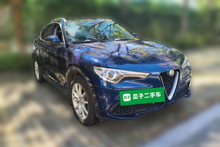 Used Alfa Romeo Stelvio 2017 2.0T 200HP Luxury Edition Front Right 45 Deg