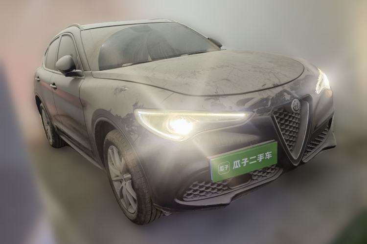 Used Alfa Romeo Stelvio 2017 2.0T 200HP Luxury Edition Front Right 45 Deg