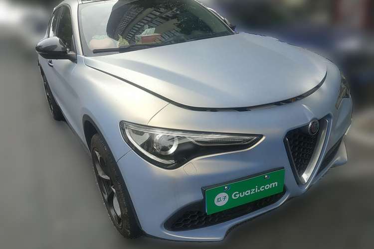 Used Alfa Romeo Stelvio 2017 2.0T 200HP Elite Edition Front Right 45 Deg