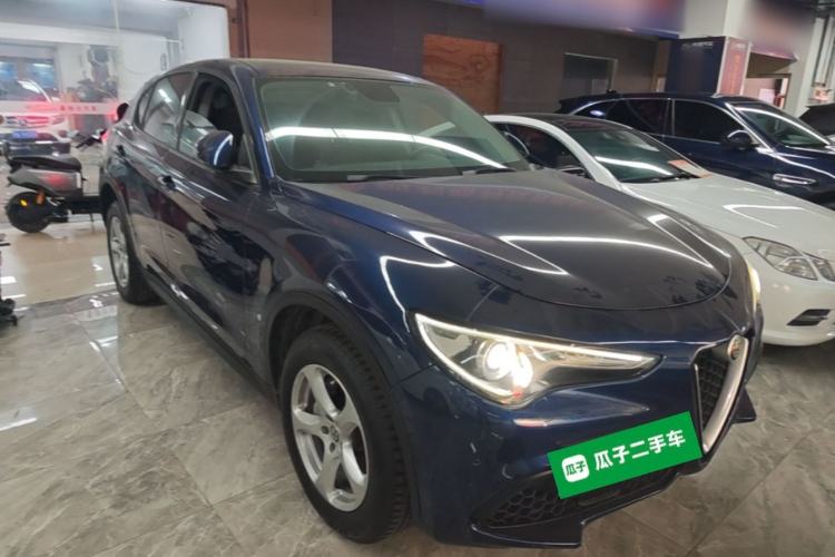 Used Alfa Romeo Stelvio 2017 2.0T 200HP Elite Edition Front Right 45 Deg