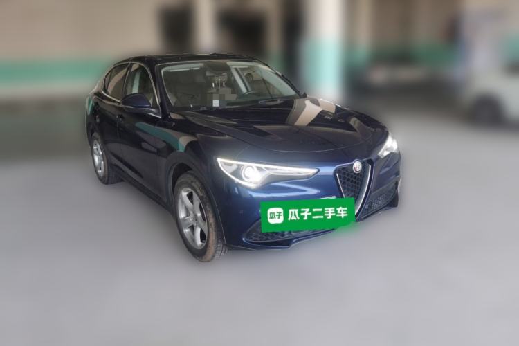 Used Alfa Romeo Stelvio 2017 2.0T 200HP Elite Edition Front Right 45 Deg