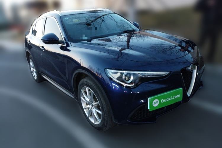 Used Alfa Romeo Stelvio 2017 2.0T 200HP Luxury Edition Front Right 45 Deg