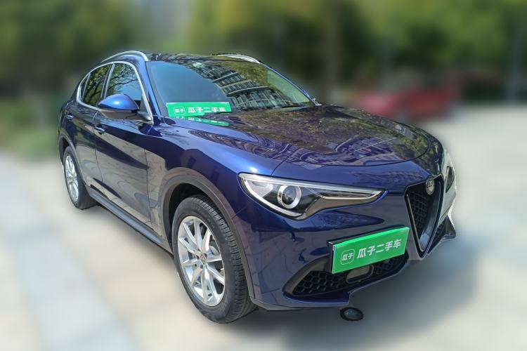 Used Alfa Romeo Stelvio 2017 2.0T 280HP Luxury Edition Front Right 45 Deg