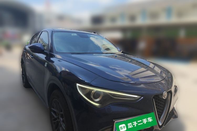 Used Alfa Romeo Stelvio 2017 2.0T 200HP Elite Edition Front Right 45 Deg