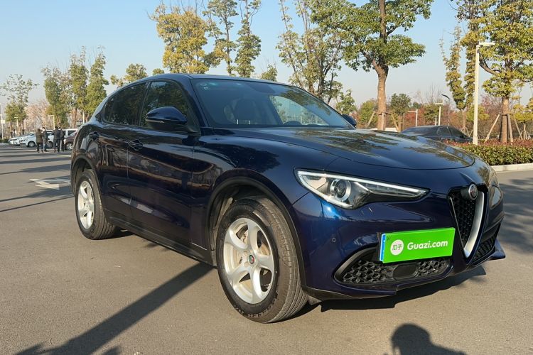 Used Alfa Romeo Stelvio 2017 2.0T 200HP Elite Edition Front Right 45 Deg