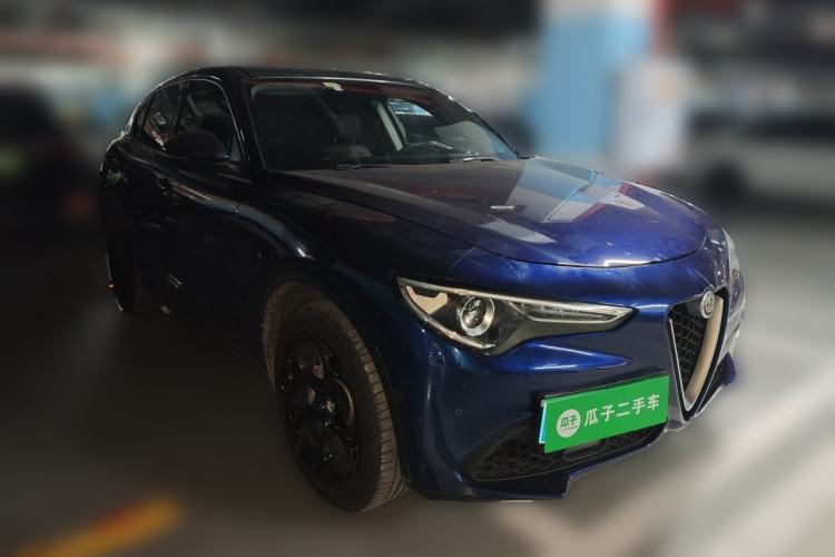 Used Alfa Romeo Stelvio 2017 2.0T 200HP Elite Edition Front Right 45 Deg