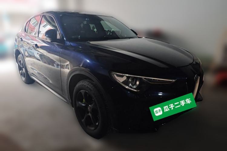 Used Alfa Romeo Stelvio 2017 2.0T 200HP Elite Edition Front Right 45 Deg
