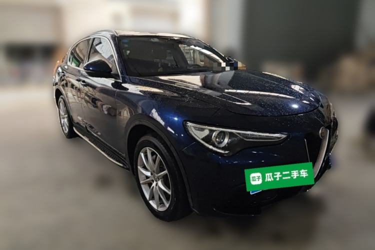 Used Alfa Romeo Stelvio 2017 2.0T 200HP Luxury Edition Front Right 45 Deg
