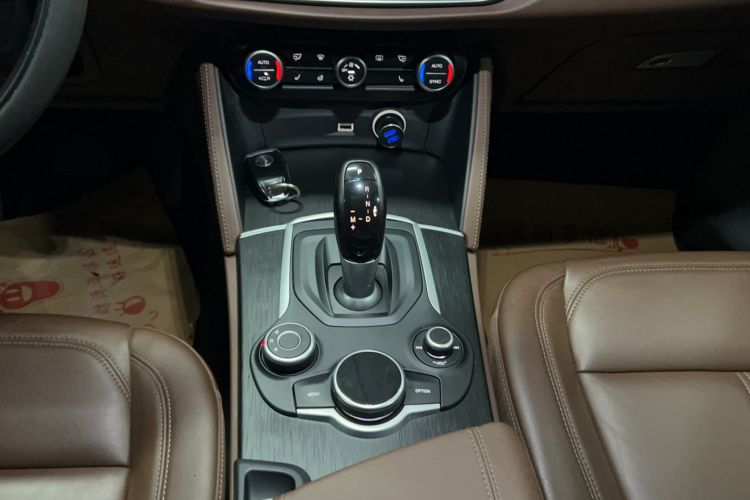 Used Alfa Romeo Stelvio 2017 2.0T 200HP Elite Edition Gear Lever