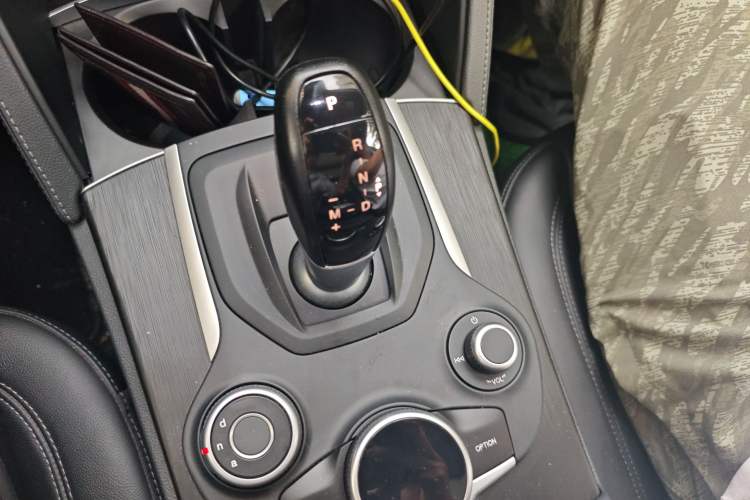 Used Alfa Romeo Stelvio 2017 2.0T 200HP Elite Edition Gear Lever