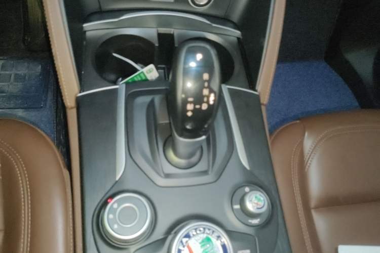 Used Alfa Romeo Stelvio 2017 2.0T 200HP Elite Edition Gear Lever