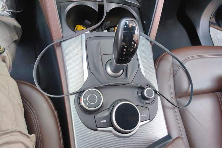 Used Alfa Romeo Stelvio 2017 2.0T 200HP Elite Edition Gear Lever