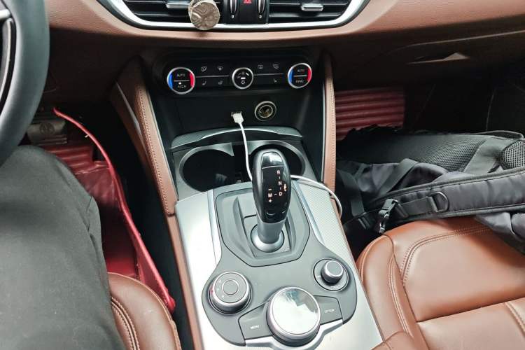 Used Alfa Romeo Stelvio 2017 2.0T 200HP Elite Edition Gear Lever