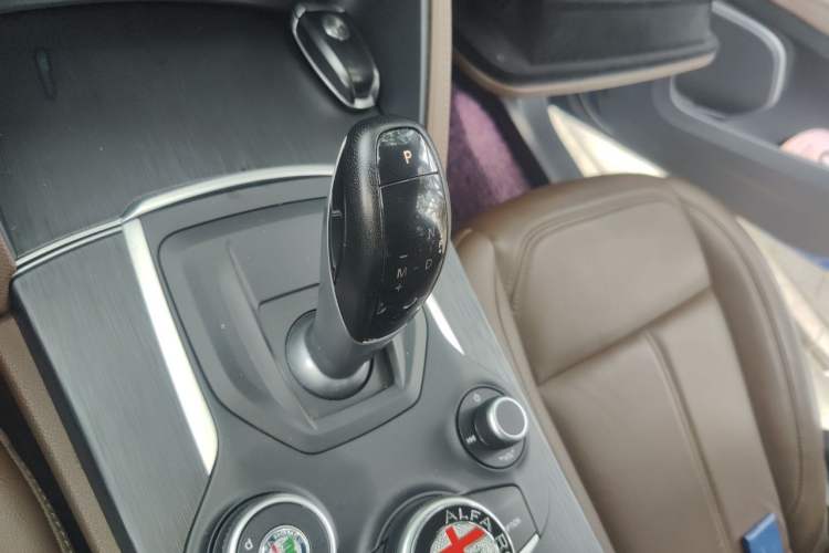 Used Alfa Romeo Stelvio 2017 2.0T 200HP Elite Edition Gear Lever
