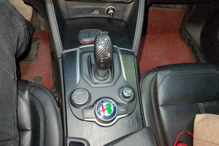 Used Alfa Romeo Stelvio 2017 2.0T 200HP Elite Edition Gear Lever