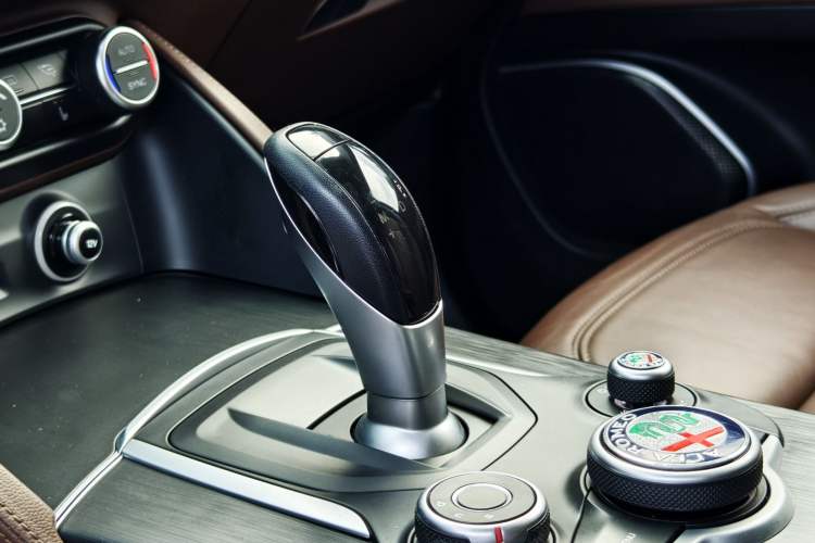 Used Alfa Romeo Stelvio 2017 2.0T 200HP Elite Edition Gear Lever