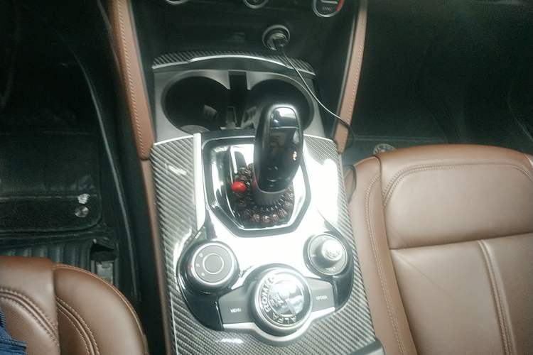 Used Alfa Romeo Stelvio 2017 2.0T 200HP Elite Edition Gear Lever