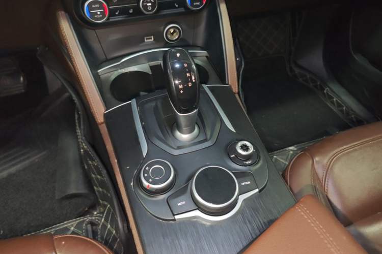 Used Alfa Romeo Stelvio 2017 2.0T 200HP Elite Edition Gear Lever
