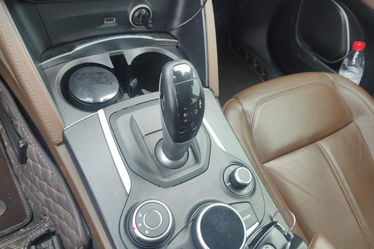 Used Alfa Romeo Stelvio 2017 2.0T 200HP Elite Edition Gear Lever
