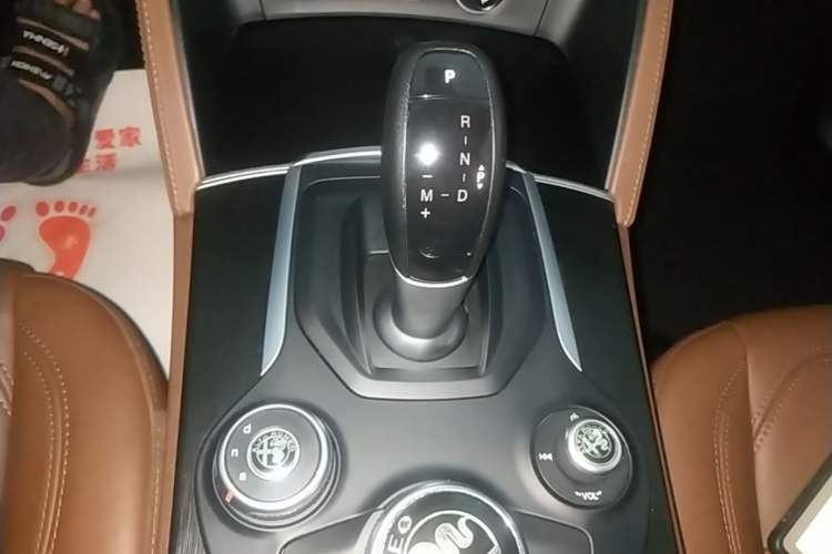 Used Alfa Romeo Stelvio 2017 2.0T 200HP Elite Edition Gear Lever