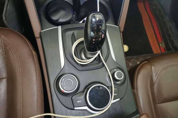 Used Alfa Romeo Stelvio 2017 2.0T 200HP Elite Edition Gear Lever