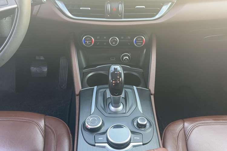 Used Alfa Romeo Stelvio 2017 2.0T 200HP Elite Edition Gear Lever