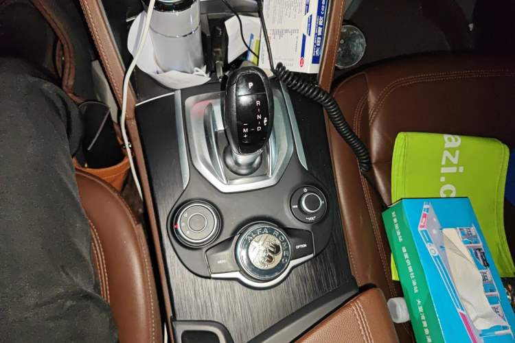 Used Alfa Romeo Stelvio 2017 2.0T 200HP Luxury Edition Gear Lever