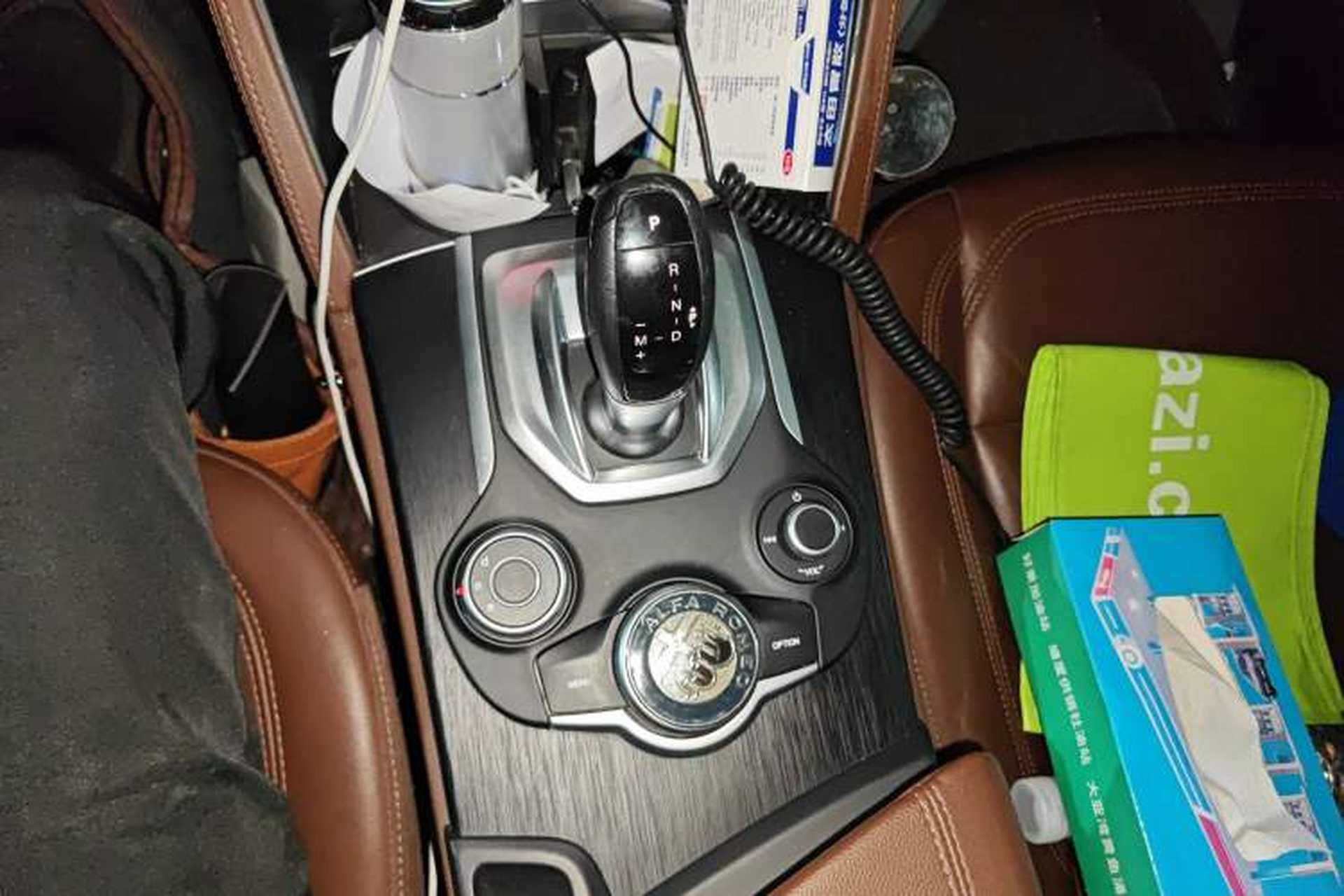 Used Alfa Romeo Stelvio 2017 2.0T 200HP Luxury Edition Gear Lever