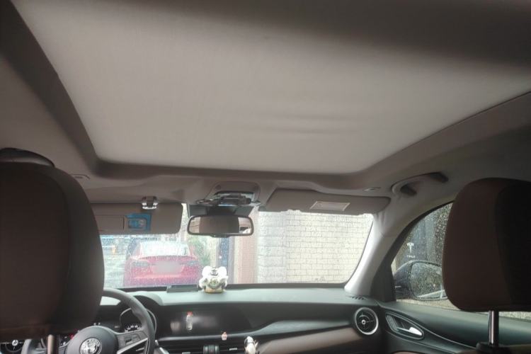 Used Alfa Romeo Stelvio 2017 2.0T 200HP Luxury Edition Headliner