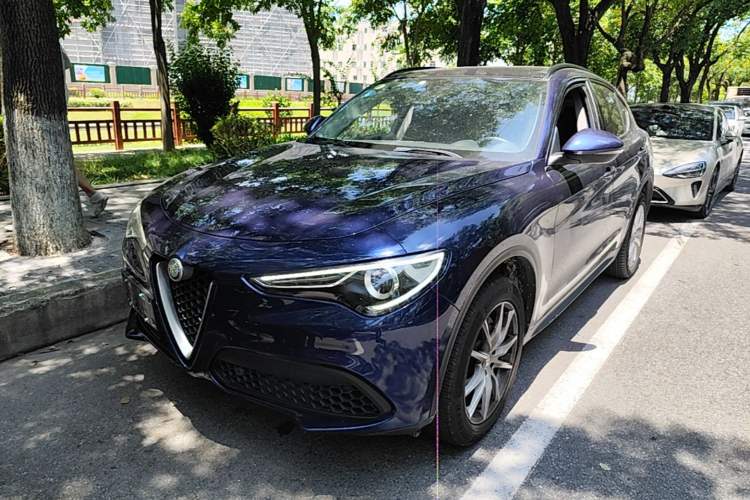 Alfa Romeo Stelvio 2017