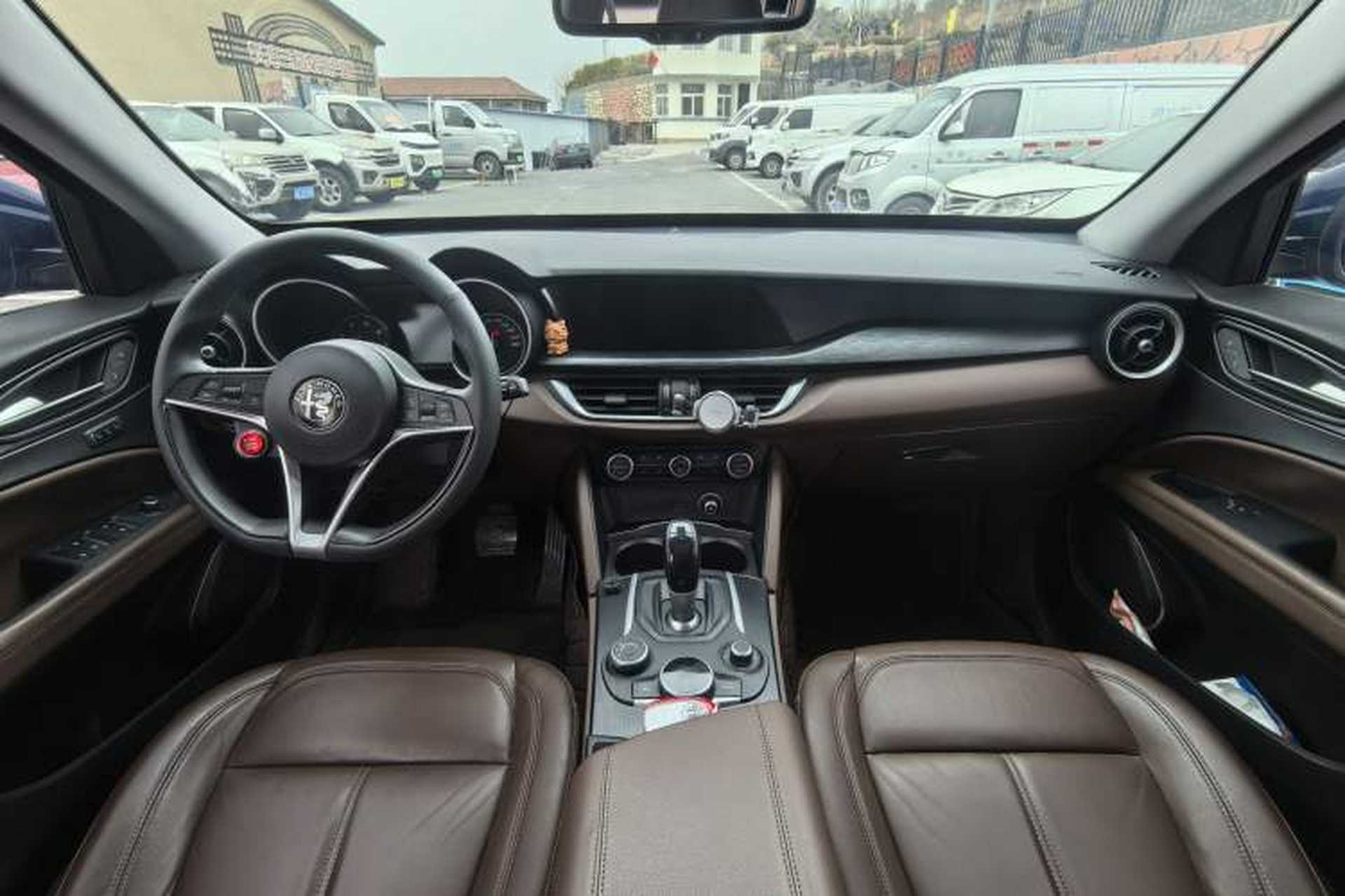 Used Alfa Romeo Stelvio 2017 2.0T 200HP Luxury Edition Interior 1