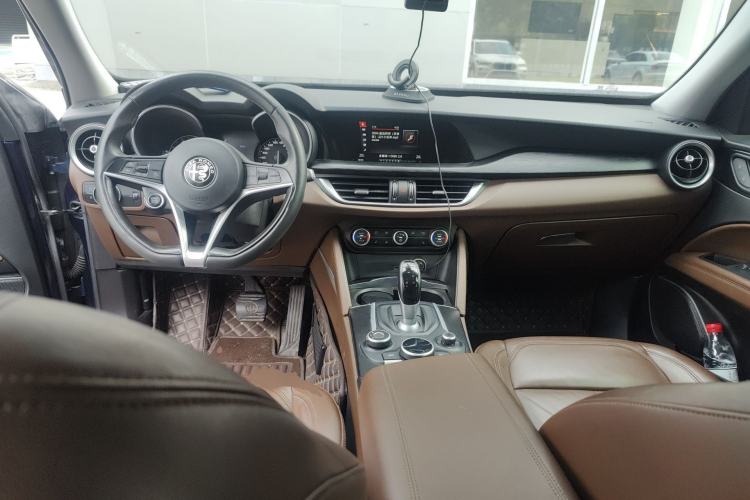 Used Alfa Romeo Stelvio 2017 2.0T 200HP Elite Edition Interior 2