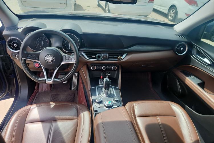 Used Alfa Romeo Stelvio 2017 2.0T 200HP Elite Edition Interior 3