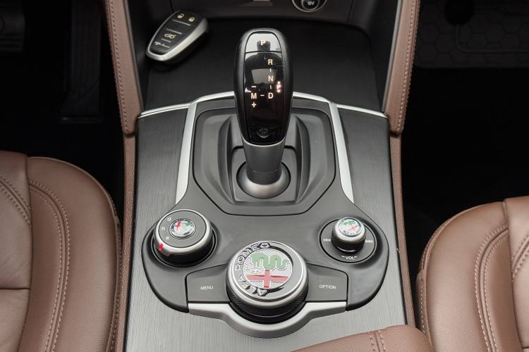 Used Alfa Romeo Stelvio 2017 2.0T 200HP Luxury Edition Interior 4