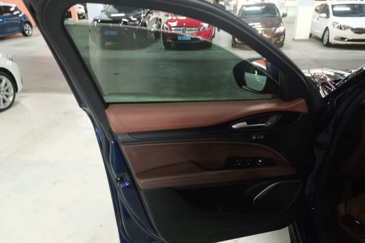 Used Alfa Romeo Stelvio 2017 2.0T 200HP Elite Edition Left Front Door Interior