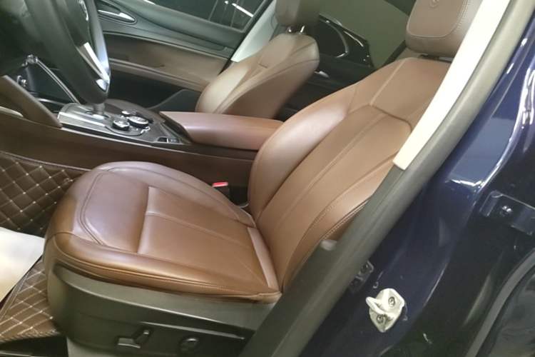 Used Alfa Romeo Stelvio 2017 2.0T 200HP Luxury Edition Left Front Seat