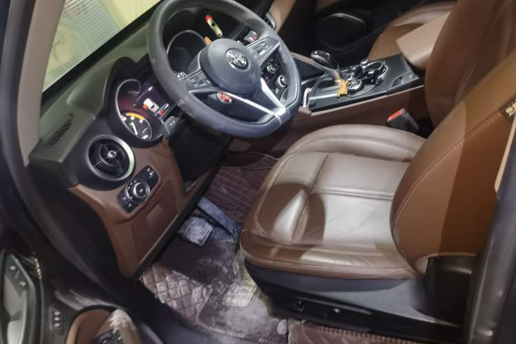Used Alfa Romeo Stelvio 2017 2.0T 200HP Luxury Edition Left Front Seat