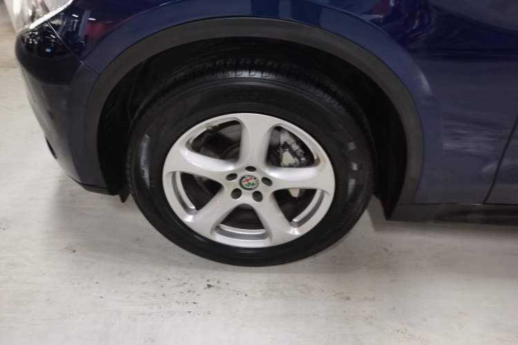 Used Alfa Romeo Stelvio 2017 2.0T 200HP Elite Edition Left Front Wheel Hub